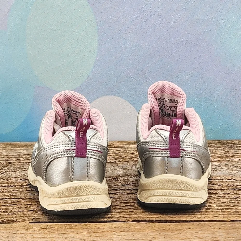 NIKE PILLARTECH – Sneaker, baby, silver/pink, size 5C